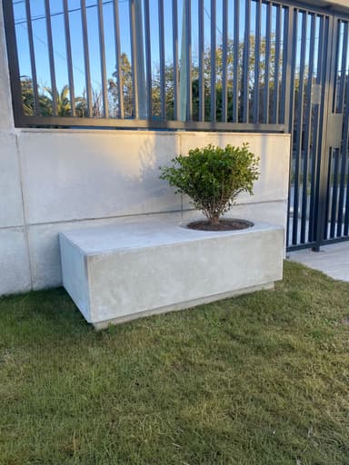 Banco Prismático con Macetero